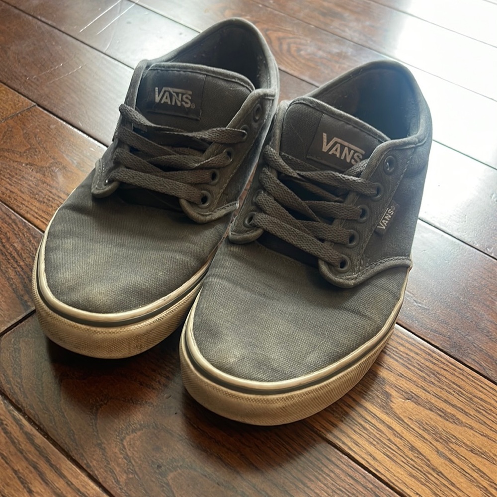 VANS Low top Sneaker size 9 women’s size 7 Men’s